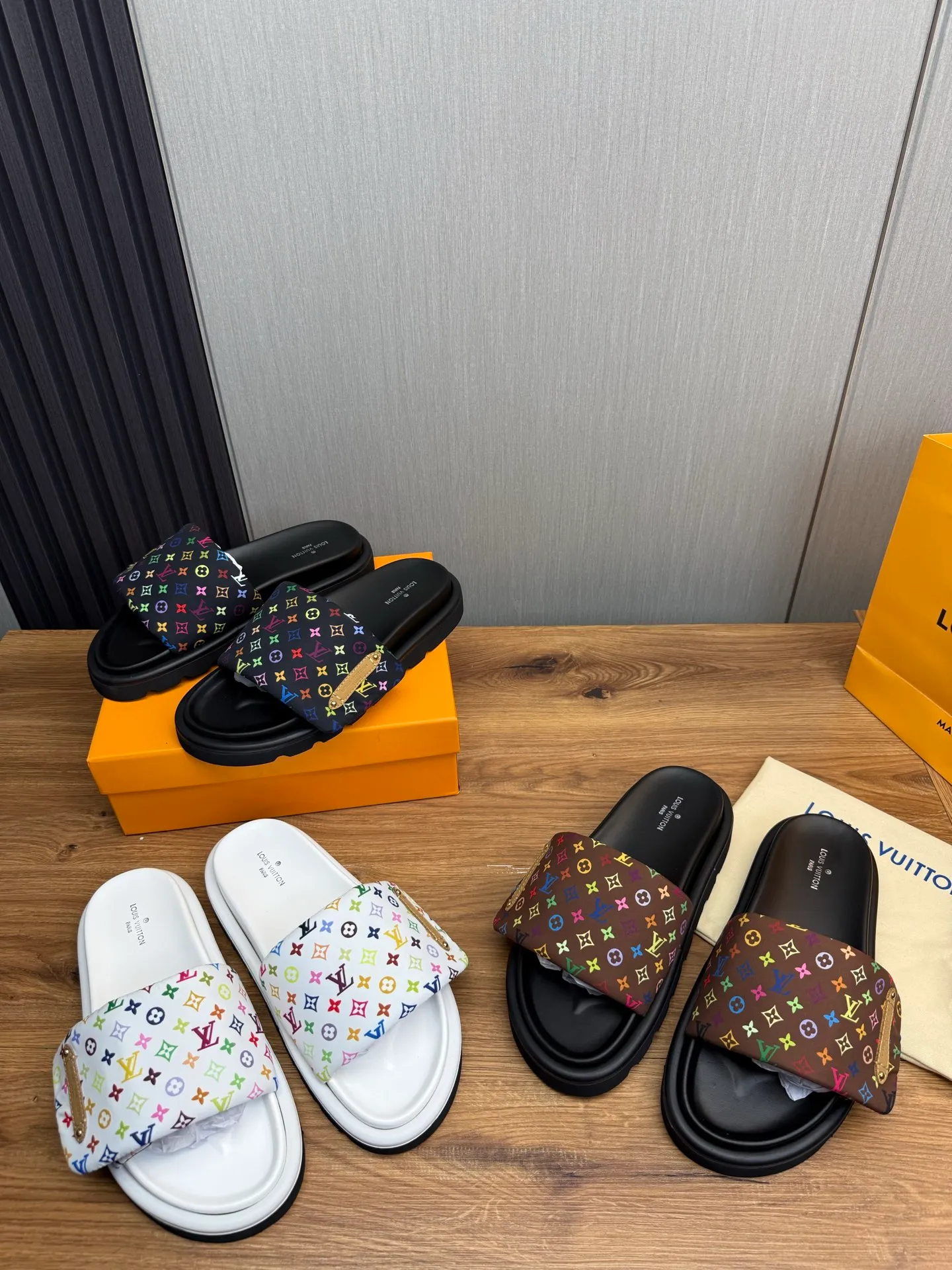 Men's shoes 💰360💰 Lv. hot selling men's slippers 🔥 🩴Official website one to one production 38-45 sizes 45 46 🉑️Customized!